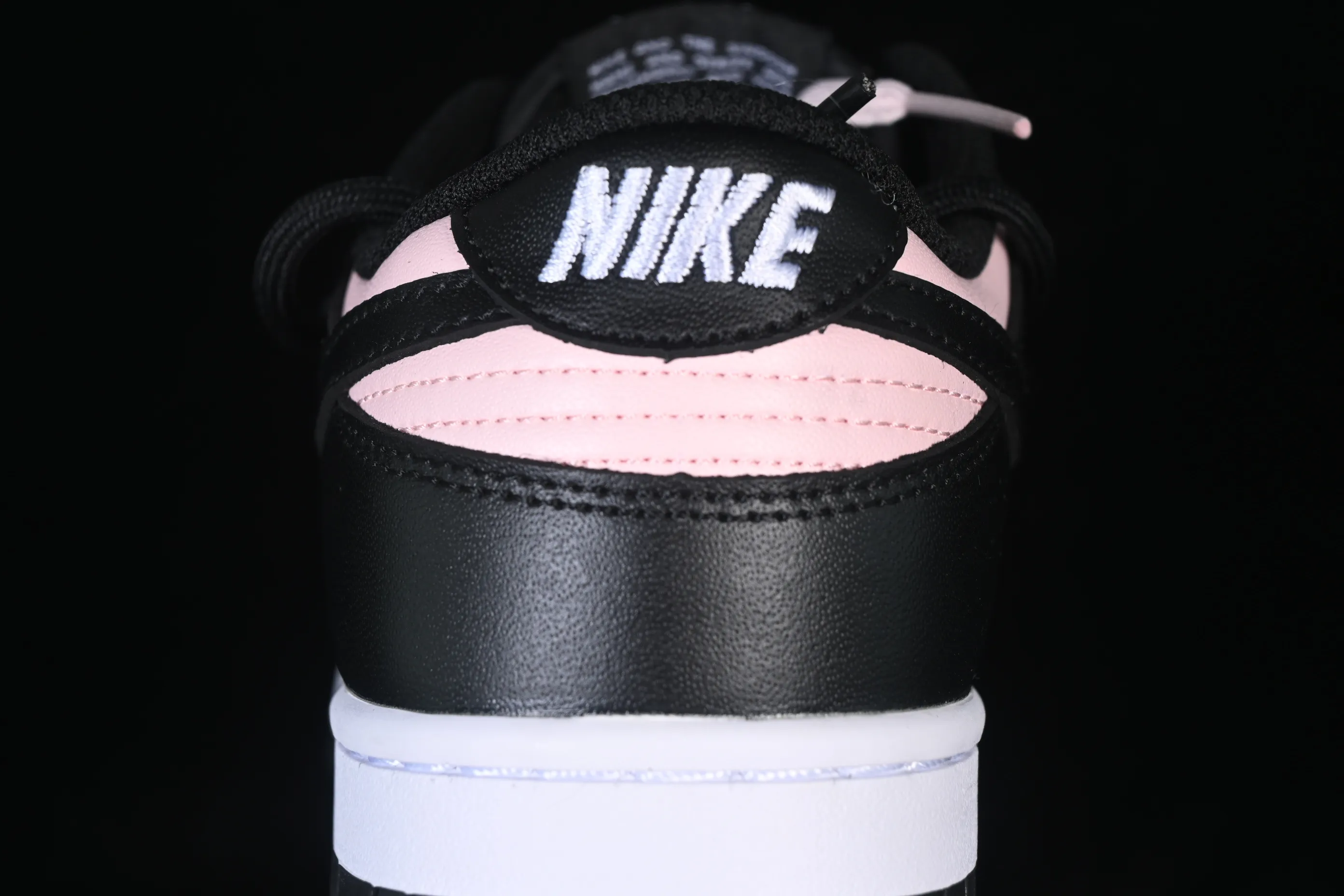 All Categories Nk SB Dunk Series Nk SB Dunk Low Low-top sneakers Nike SB Dunk Low Black Pink Straps Low-top casual sneakers CW1590-100